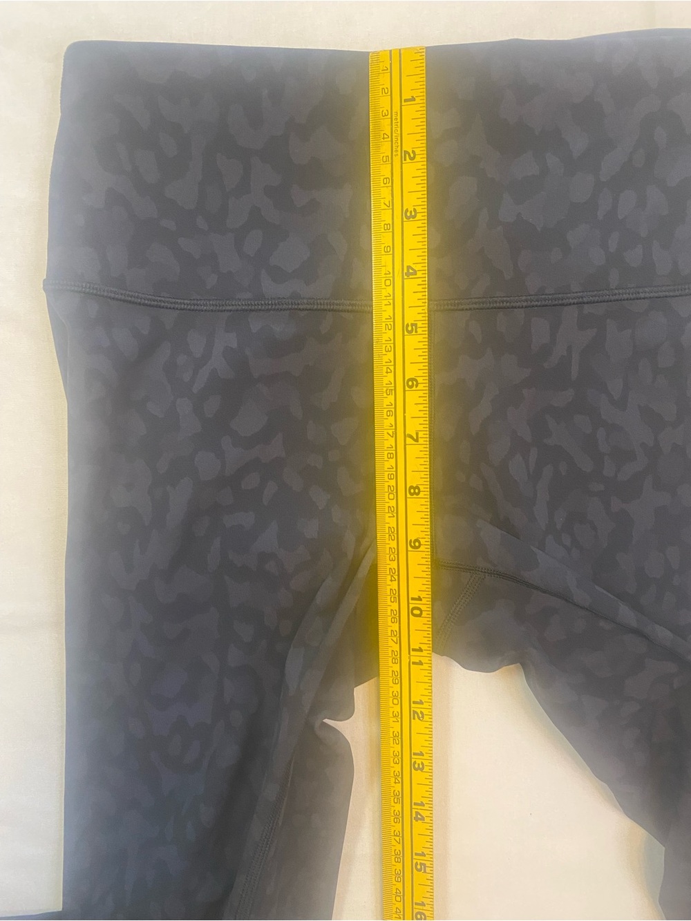 lululemon athletica Women's
Black/Gray Leopard Pull On Yoga
Leggings Size 8 - Picture 8 of 10